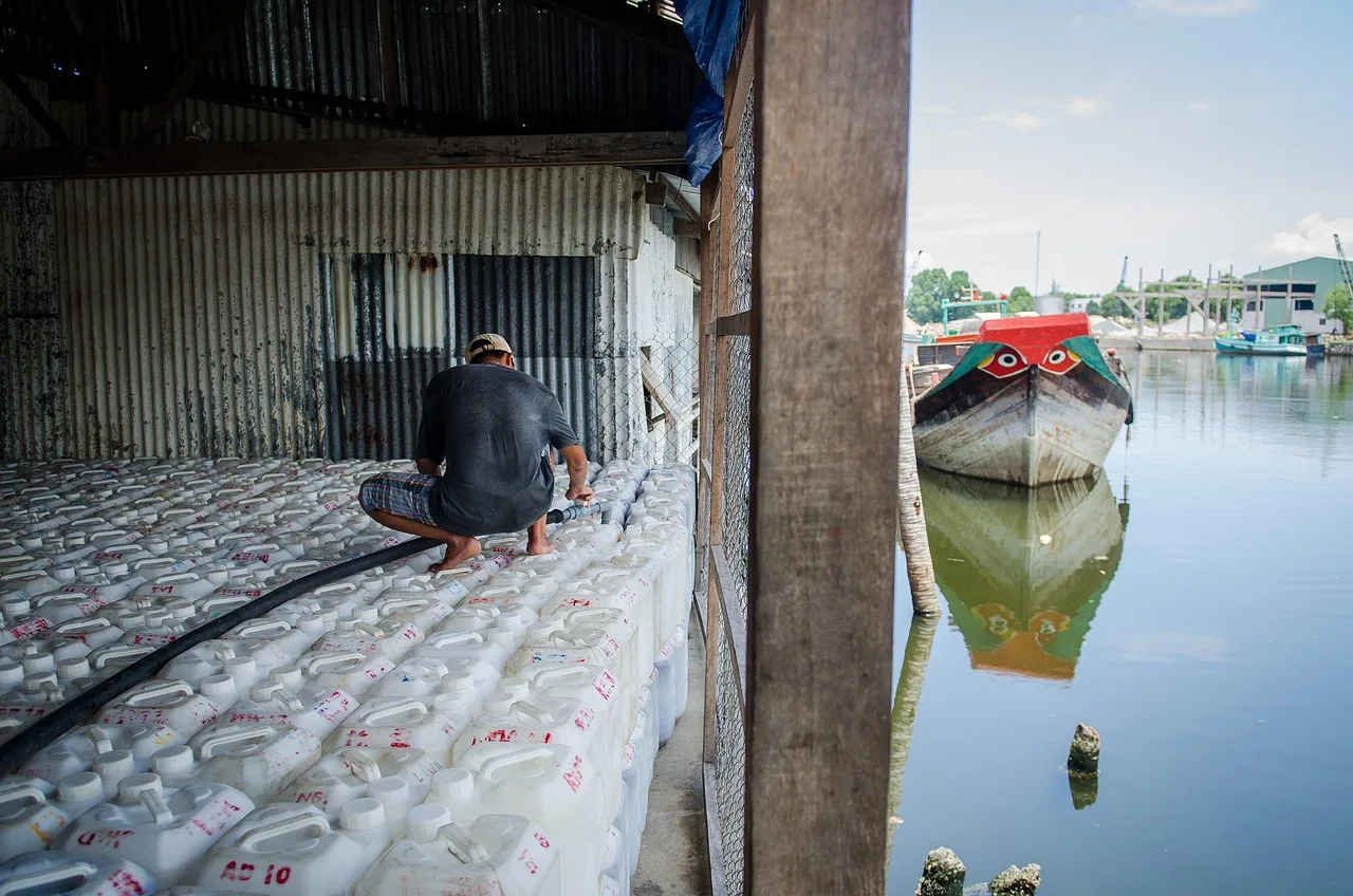 factory, fish, sauce, tanks, boat, worker, nature, man, hose, vietnam, industry, production. Supplier ethics mistakes that experienced operators still make